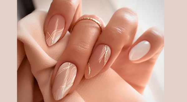 Μετά το κόκκινο και βουργουνδί βερνίκι, σειρά έχει το clean manicure!