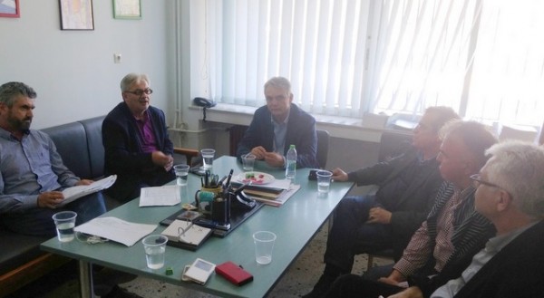 Ήρθε με δώρα για τα προσφυγόπουλα ο Γενικός Γραμματέας του Υπουργείου Παιδείας