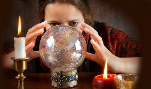 Στη φυλακή το μέντιουμ που εξαπατούσε τηλεπερσόνες και τραγουδίστριες