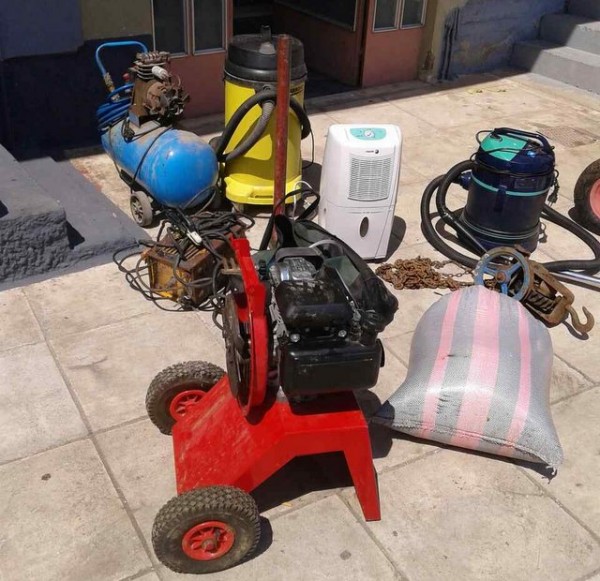 Ρήμαξαν αγροτικές αποθήκες, γεωργικά μηχανήματα και οχήματα