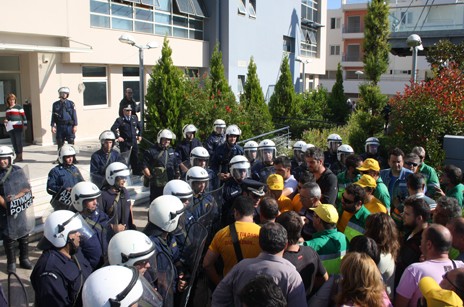 Πήραν απόφαση να φύγουν τα ΜΑΤ από το Διοικητήριο