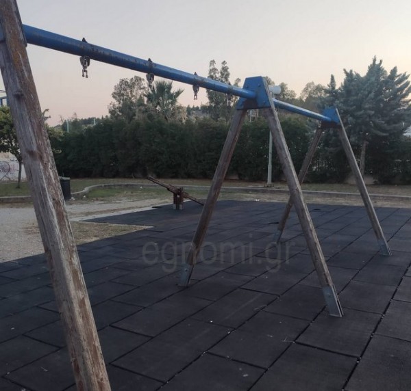 ΧΑΛΚΙΔΑ-ΠΑΡΚΟ ΛΑΟΥ: Κούνιες χωρίς ...κούνιες και τραμπάλα χωρίς ...τραμπάλα!