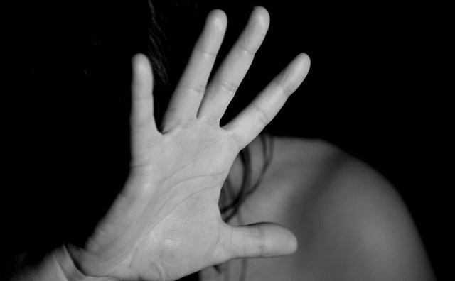 Συνελήφθη προπονητής που ασελγούσε σε ανήλικες μαθήτριες