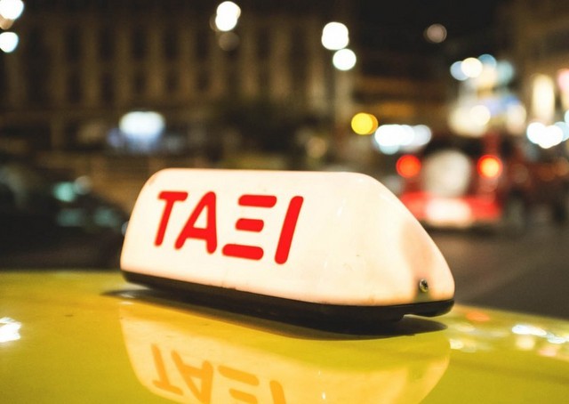 Φυλάκιση 10 μηνών στον ταξιτζή που έβαλε ... χέρι σε πελάτισσα