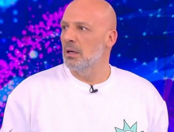 Νίκος Μουτσινάς: Πάγωσε στον αέρα από τη φάρσα της Μπέττυς Μαγγίρα (VIDEO)