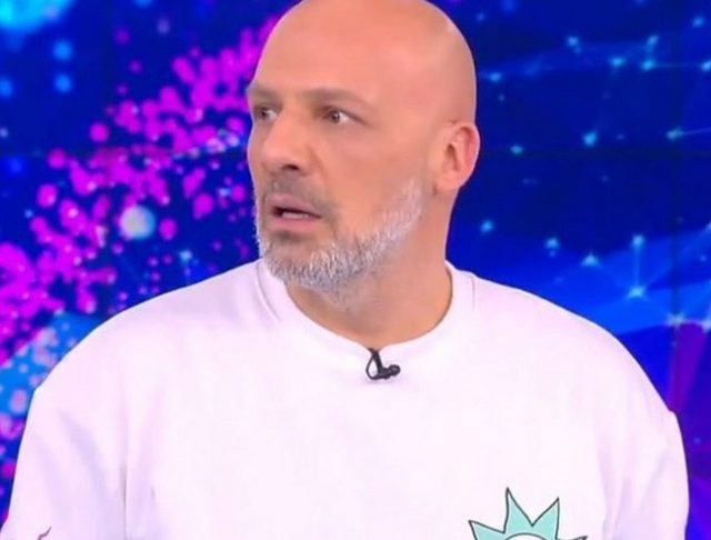 Νίκος Μουτσινάς: Πάγωσε στον αέρα από τη φάρσα της Μπέττυς Μαγγίρα (VIDEO)