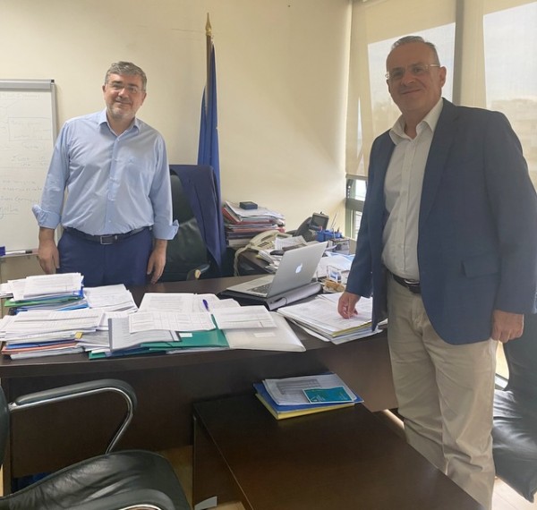 Ο Ζεμπίλης ψάχνει να βρει λύση στο ζήτημα της διαχείρισης των απορριμμάτων της Εύβοιας