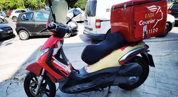 Οδηγός κούριερ παρέσυρε ηλικιωμένη με την 3χρονη εγγονούλα της στην Κηφισίας (Video)