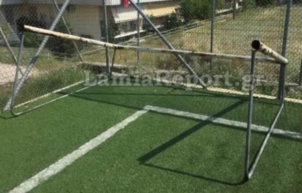 Έπεσε το τέρμα σε γήπεδο και τραυμάτισε σοβαρά 12χρονο