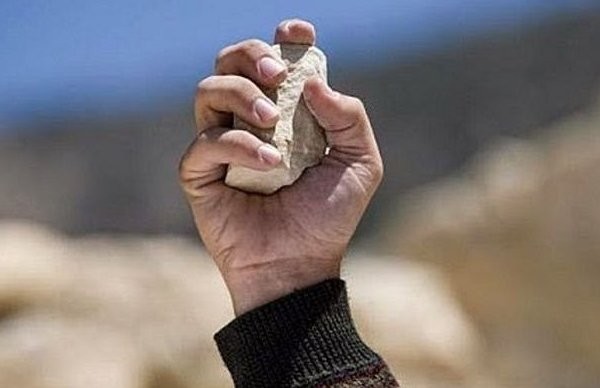 ΧΑΛΚΙΔΑ: Ανήλικοι τσιγγάνοι τραυμάτισαν γυναίκα στο δρόμο