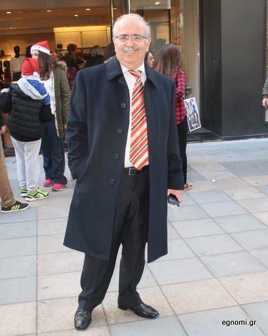 Κομψός ο Δήμαρχος με γιορτινή γραβάτα