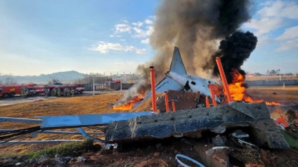 Νότια Κορέα: Συνετρίβη αεροσκάφος με 181 επιβαίνοντες - Διασώθηκαν μόνο δύο μέλη του πληρώματος