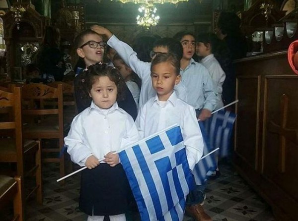 ΑΝΩ ΒΑΘΕΙΑ: Τα παιδάκια έκλεψαν την παράσταση στην επέτειο του Όχι