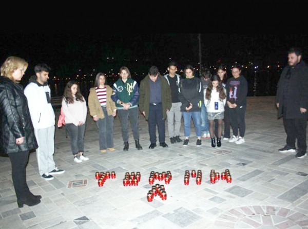 ΧΑΛΚΙΔΑ: Σιωπηρή διαμαρτυρία για τους νεκρούς στα Τέμπη