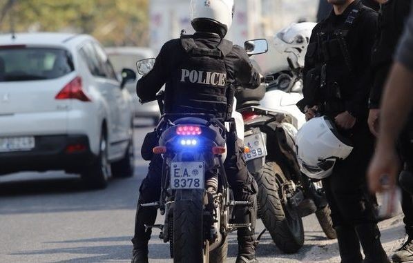 ΧΑΛΚΙΔΑ: Παρίστανε τον αστυνομικό και έκλεψε δύο περαστικούς