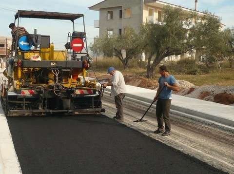 Διακοπή κυκλοφορίας οχημάτων σε δρόμους της Χαλκίδας λόγω ασφαλτόστρωσης