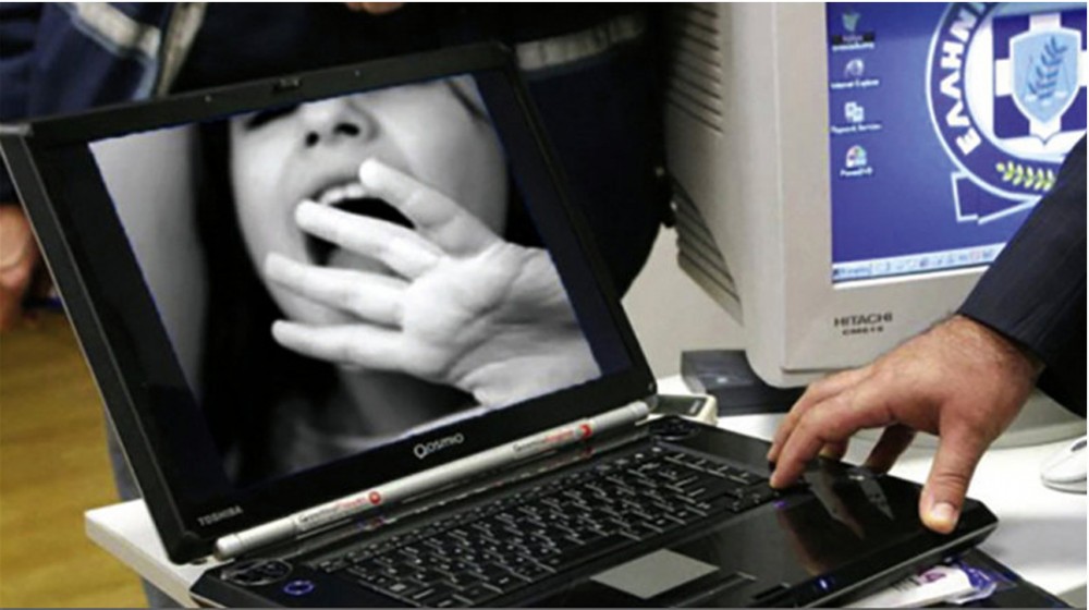 ΠΑΤΡΑ: Βιντεοσκοπούσε γυμνό τον γιο του συντρόφου της