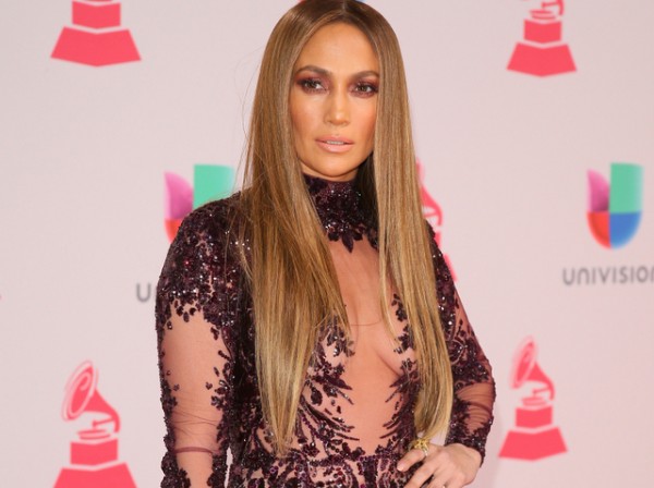 Η Jenifer Lopez φόρεσε το πιο hot trend σε μαγιό του καλοκαιριού!