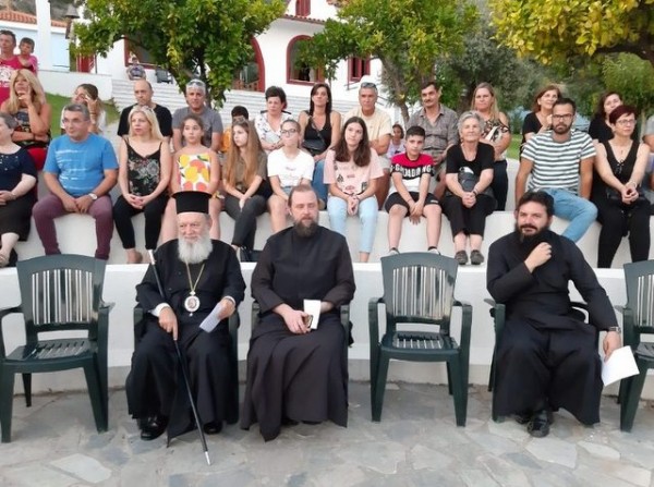 Στις Ροβιές ο Μητροπολίτης κ. Χρυσόστομος μετά την θεία λειτουργία στη Μονή Μακρυμάλλης