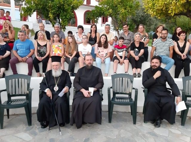 Στις Ροβιές ο Μητροπολίτης κ. Χρυσόστομος μετά την θεία λειτουργία στη Μονή Μακρυμάλλης