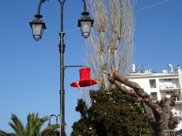 Σε ρυθμούς αποκριάς η Χαλκίδα - Ξεκίνησε ο στολισμός της παραλίας