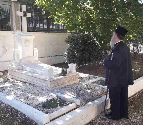 Τρισάγιο στον τάφο του Μητροπολίτη Γρηγορίου Πλειαθού