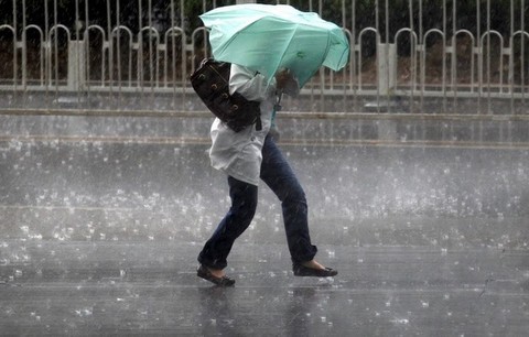 Ηρθε το νέο κύμα κακοκαιρίας με βροχές και καταιγίδες