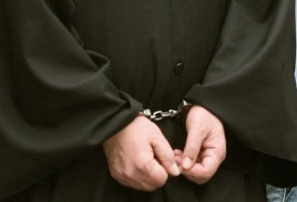 Συνελήφθη ιερέας στα Κάτω Πατήσια για βιασμό ανήλικης