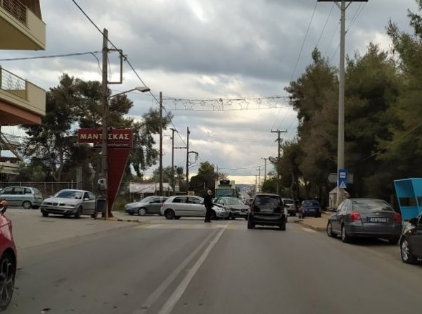 ΑΡΤΑΚΗ: Τροχαίο ατύχημα με σύγκρουση οχημάτων στην είσοδο της πόλης