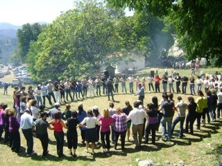 Παραδοσιακή πρωτομαγιά στο εκκλησάκι της Αγίας Τρίτης στον Παγώντα