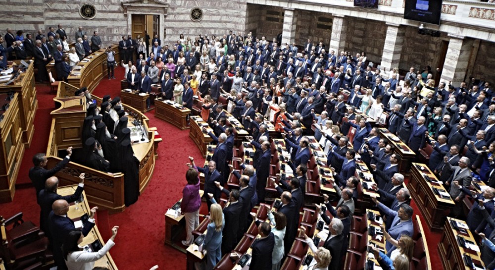 Η ορκωμοσία της νέας Βουλής - 8 κόμματα, 100 νέοι βουλευτές (Video)