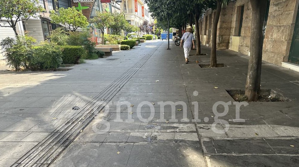 ΧΑΛΚΙΔΑ: Ξεχειλίζει η βρόμα σε πεζόδρομους και κοινόχρηστους χώρους