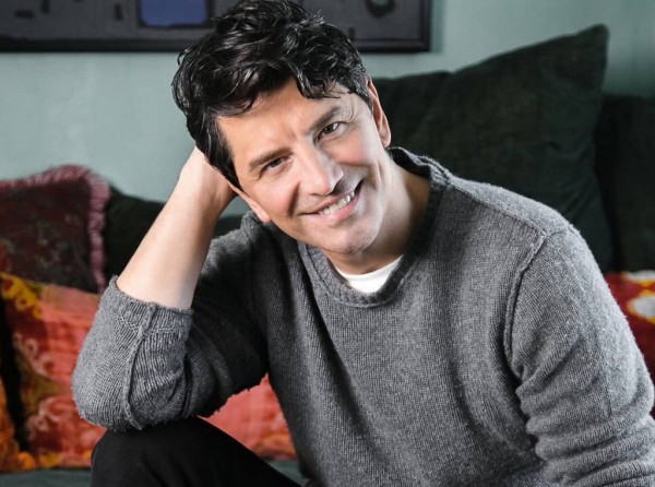 Ο Σάκης Ρουβάς αγκαλιά με τον 11χρονο γιο του