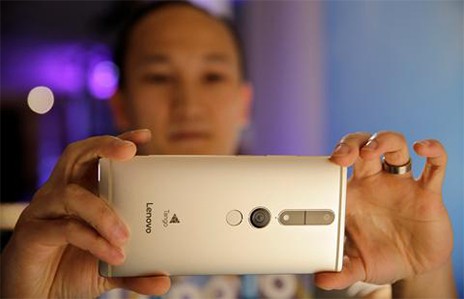 Phab2Pro και Moto Z από τη Lenovo