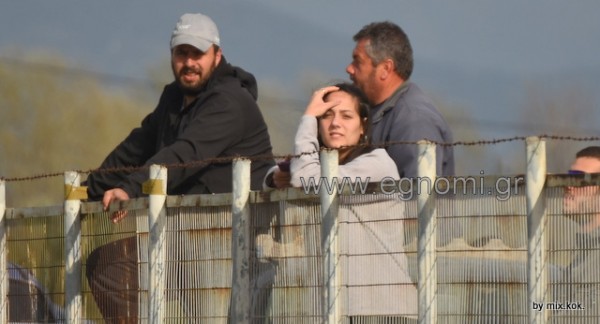 ΑΟΚΠ-ΠΑΡΑΛΙΑ: Άλλοι όρθιοι κι άλλοι ...με τις καρέκλες τους