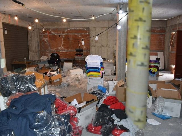 Εντοπίστηκε βιοτεχνία κατασκευής προϊόντων μαϊμού