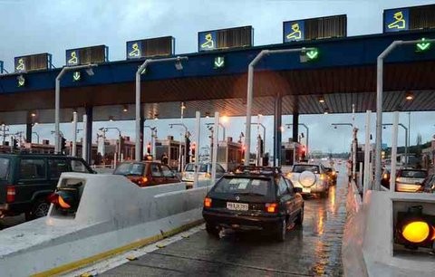 Ζευγάρι συνελήφθη στα διόδια της Θήβας με 3,5 κιλά ηρωίνη