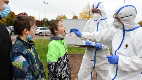 Μετάλλαξη Δέλτα: Το 1/3 των κρουσμάτων στην Κρήτη είναι παιδιά 8-16 ετών