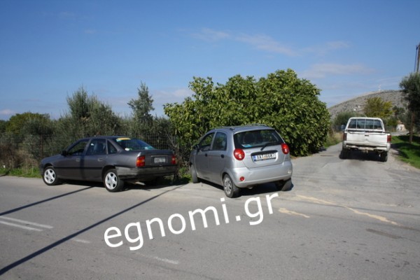 ΔΥΟ ΔΕΝΤΡΑ: Τροχαίο γκρέμισε την περίφραξη