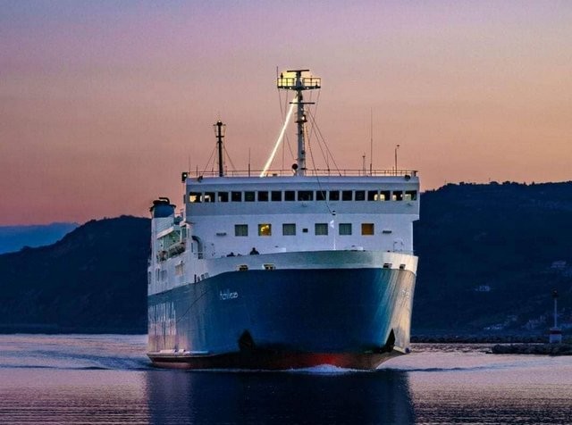 ΣΚΥΡΟΣ: Επείγουσα διακομιδή 5χρονου αγοριού στο λιμάνι της Κύμης με το πλοίο Αχιλλέας