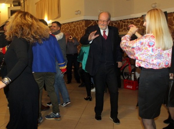 ΧΑΛΚΙΔΑ: Ο πρόεδρος έδωσε το σύνθημα και τα ...έδωσαν όλα στην πίστα οι παριστάμενοι (φωτό)