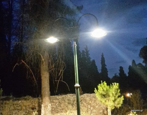 ΑΓΙΟΣ ΙΩΑΝΝΗΣ ΧΑΛΚΙΔΑ: Αναβοσβήνουν όλες οι λάμπες, αγανακτισμένοι οι κάτοικοι (VIDEO)