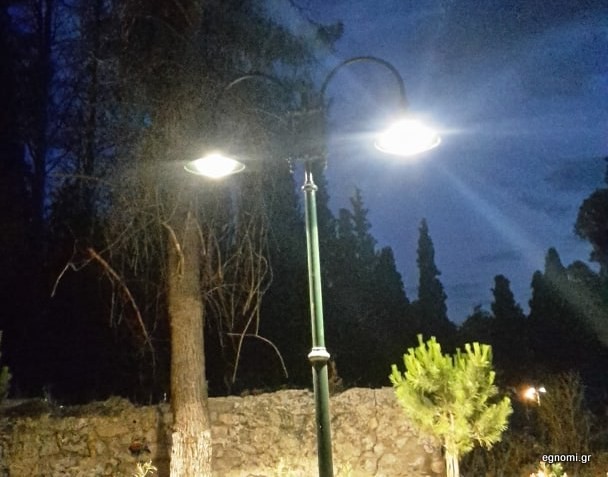 ΑΓΙΟΣ ΙΩΑΝΝΗΣ ΧΑΛΚΙΔΑ: Αναβοσβήνουν όλες οι λάμπες, αγανακτισμένοι οι κάτοικοι (VIDEO)