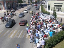 Aβγά και ντομάτες στα μούτρα μας! (video)