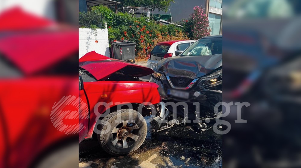 ΧΑΛΚΙΔΑ: Σφοδρή μετωπική σύγκρουση δύο ΙΧ (ΦΩΤΟ)