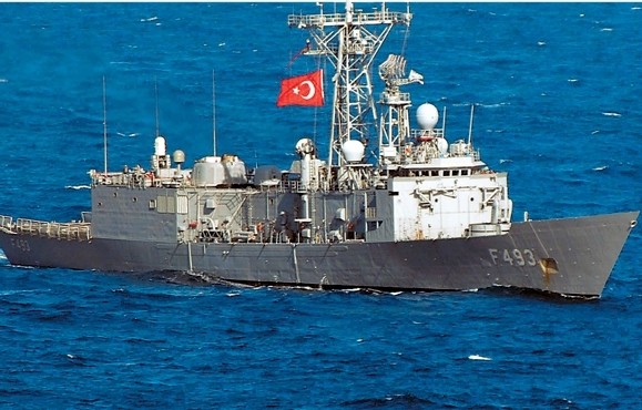 Bόλτα τουρκικής κορβέτας ως την Eύβοια