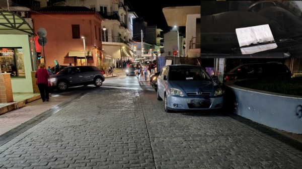 ΧΑΛΚΙΔΑ: Πάρκαρε στην πλατεία και άφησε σημείωμα- Επιστρέφω σε λίγο