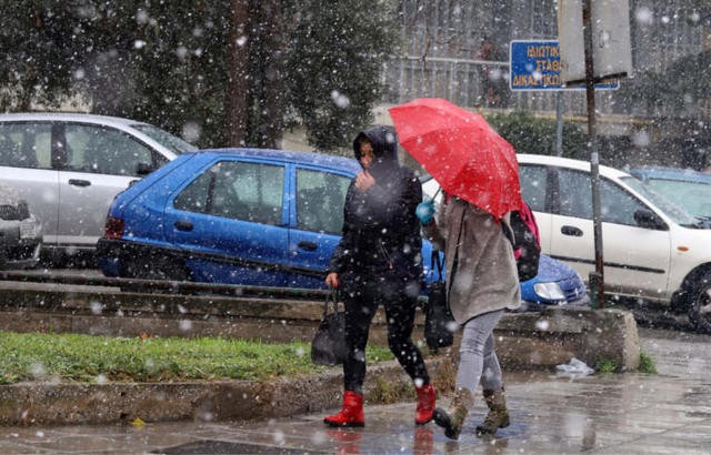 ΚΑΙΡΟΣ: Η Πέμπτη φέρνει βροχές, χιόνια και τσουχτερό κρύο