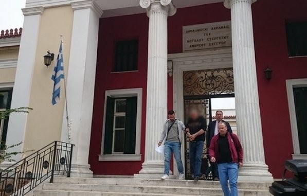 ΑΔΕΛΦΟΚΤΟΝΙΑ ΕΡΕΤΡΙΑ: Στην ... κακιά ώρα τα ρίχνει ο δράστης