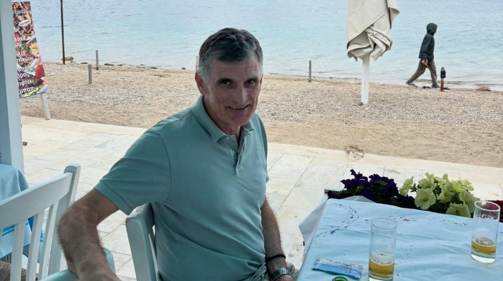 Χαλαρές στιγμές για τον Μεντιλίμπαρ στην Ερέτρια το Μεγάλο Σάββατο